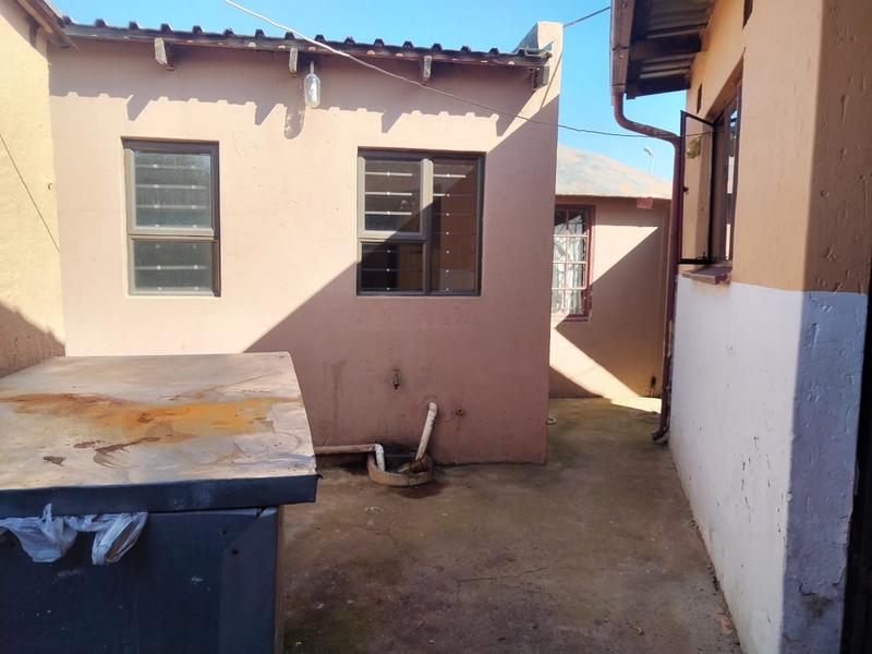 2 Bedroom Property for Sale in Jabavu Gauteng
