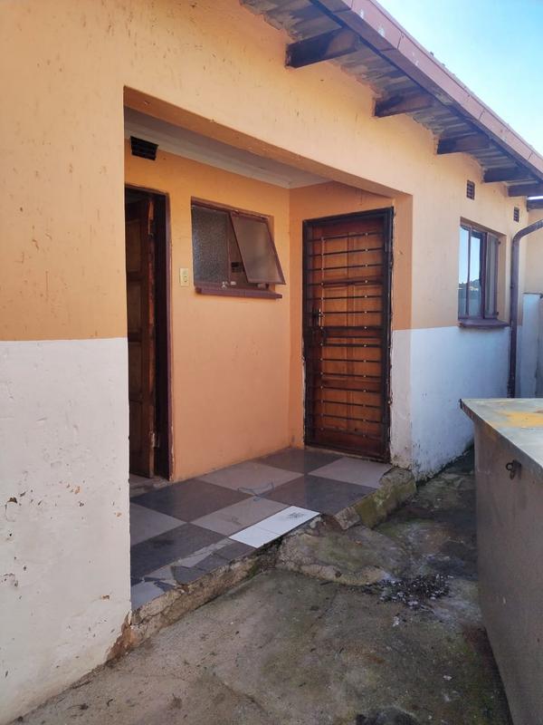 2 Bedroom Property for Sale in Jabavu Gauteng