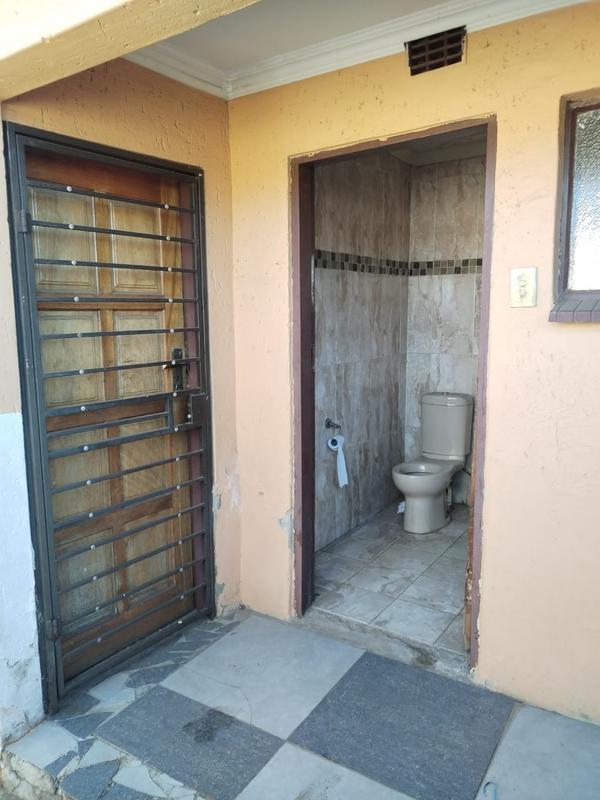 2 Bedroom Property for Sale in Jabavu Gauteng