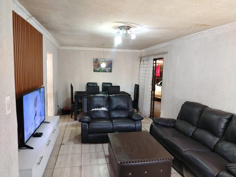 4 Bedroom Property for Sale in Lenasia South Gauteng