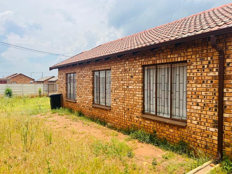 To Let 3 Bedroom Property for Rent in Protea Glen Gauteng