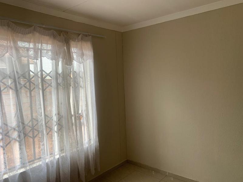 2 Bedroom Property for Sale in Protea Glen Gauteng