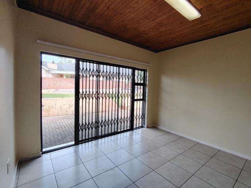To Let 2 Bedroom Property for Rent in Eldoraigne Gauteng
