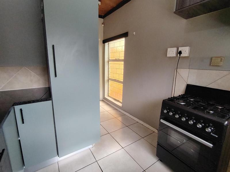 To Let 2 Bedroom Property for Rent in Eldoraigne Gauteng