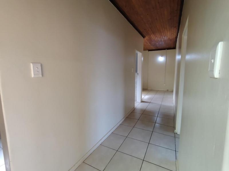 To Let 2 Bedroom Property for Rent in Eldoraigne Gauteng
