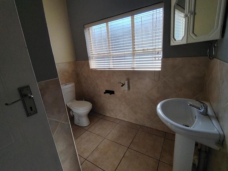 To Let 2 Bedroom Property for Rent in Eldoraigne Gauteng