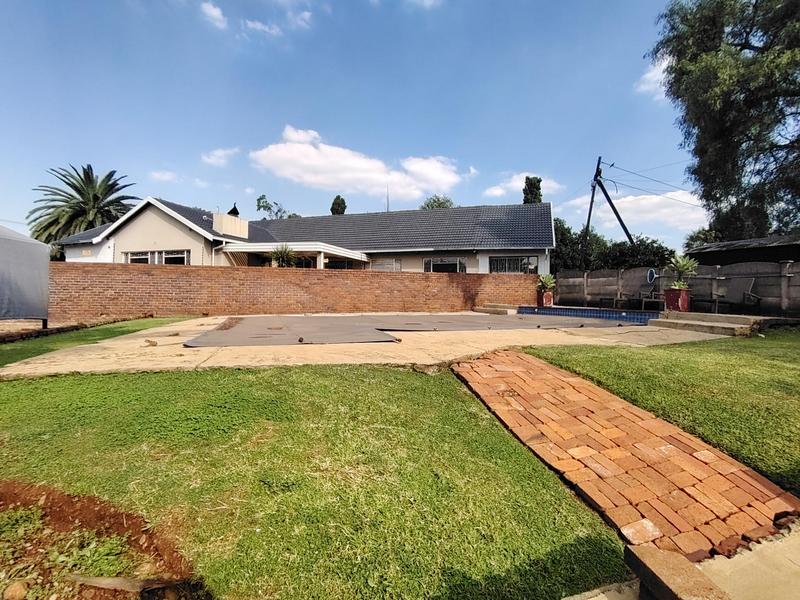 To Let 2 Bedroom Property for Rent in Eldoraigne Gauteng