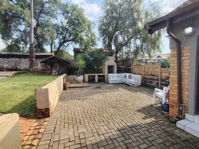 To Let 2 Bedroom Property for Rent in Eldoraigne Gauteng