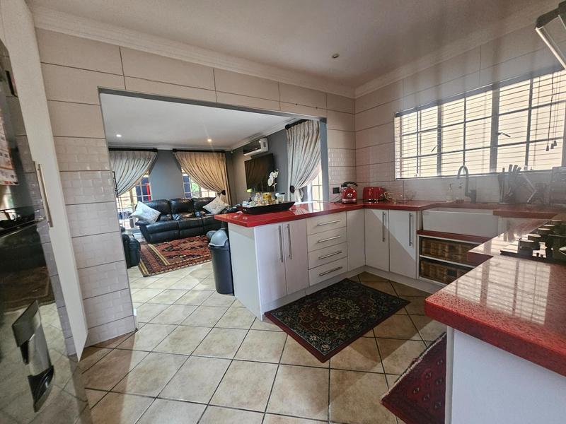 To Let 4 Bedroom Property for Rent in Zonnehoewe A H Gauteng