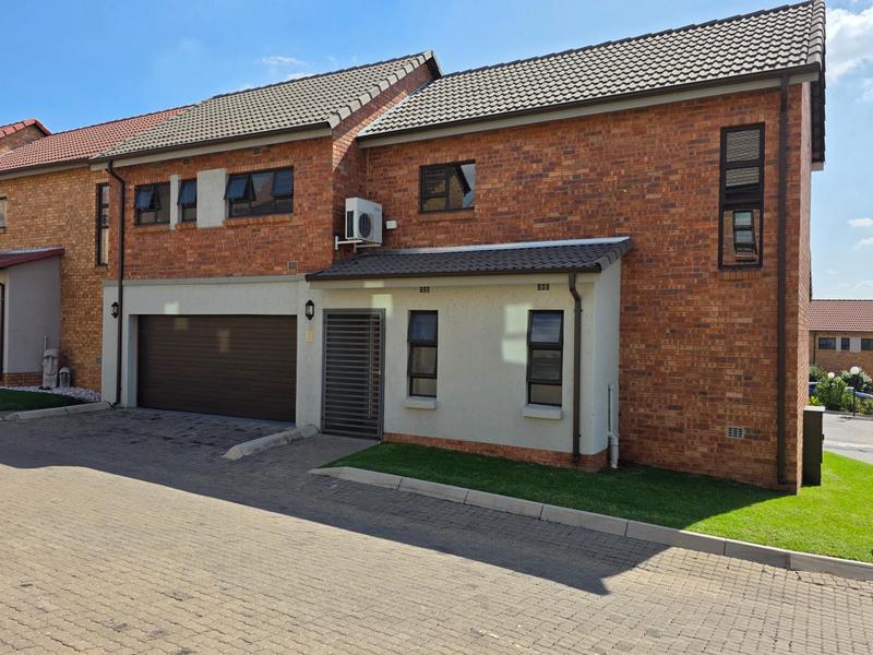 3 Bedroom Property for Sale in Honeydew Ridge Gauteng