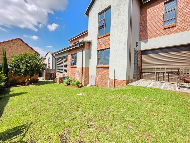 3 Bedroom Property for Sale in Honeydew Ridge Gauteng