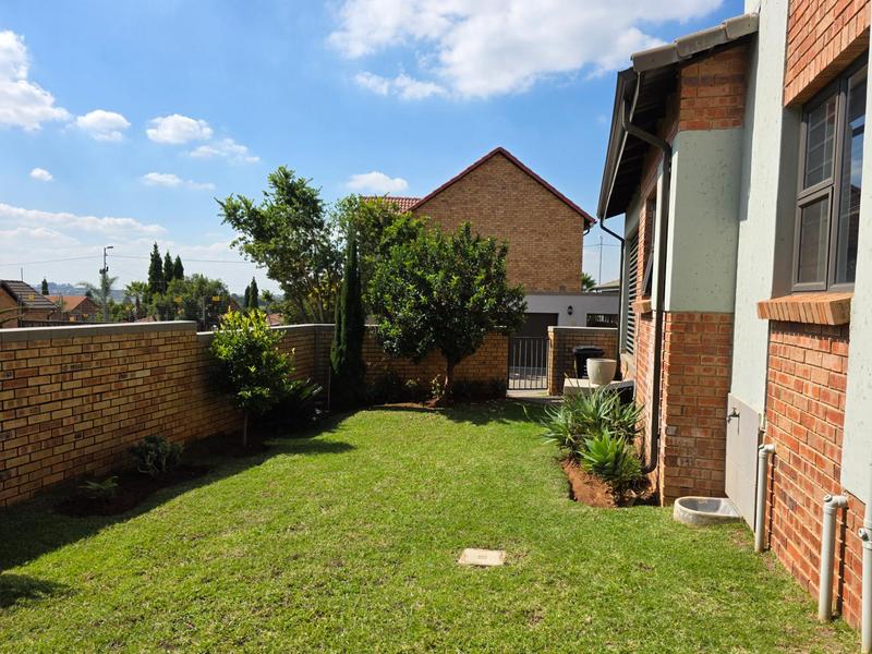3 Bedroom Property for Sale in Honeydew Ridge Gauteng