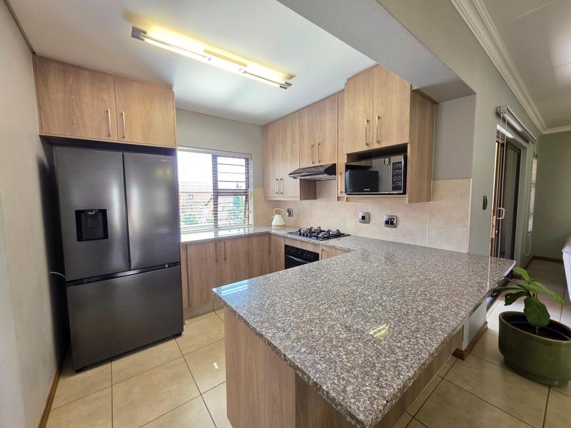 3 Bedroom Property for Sale in Honeydew Ridge Gauteng