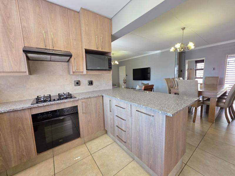 3 Bedroom Property for Sale in Honeydew Ridge Gauteng