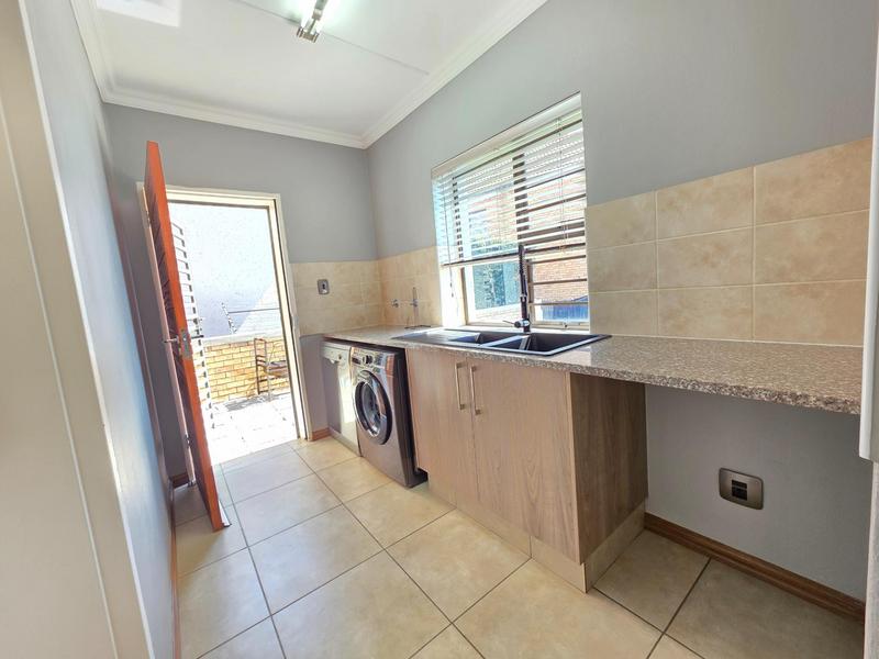 3 Bedroom Property for Sale in Honeydew Ridge Gauteng
