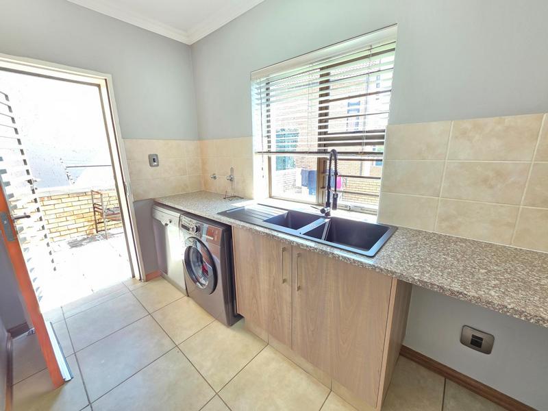 3 Bedroom Property for Sale in Honeydew Ridge Gauteng