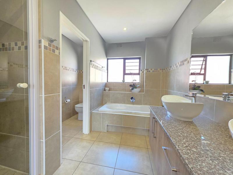 3 Bedroom Property for Sale in Honeydew Ridge Gauteng