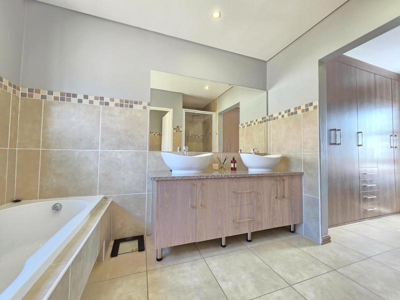 3 Bedroom Property for Sale in Honeydew Ridge Gauteng