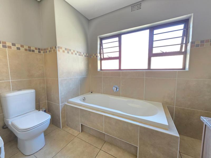 3 Bedroom Property for Sale in Honeydew Ridge Gauteng
