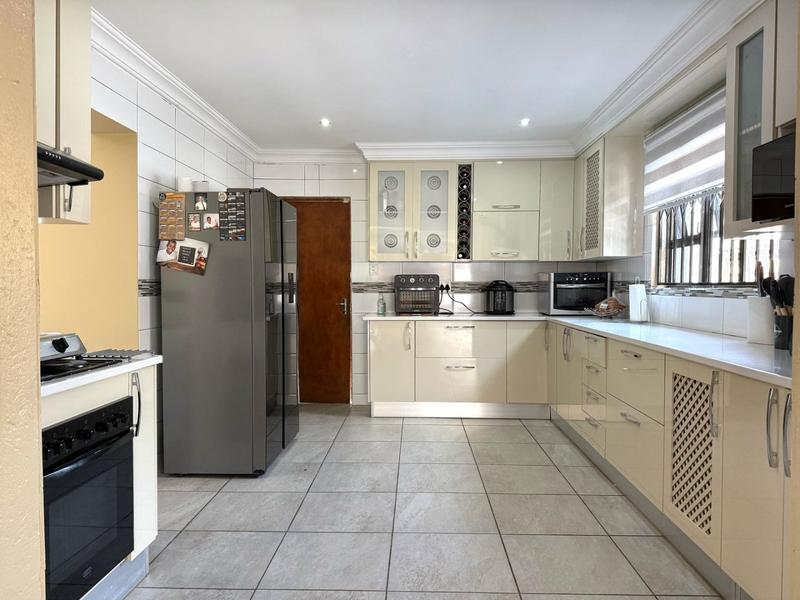 5 Bedroom Property for Sale in Chantelle Gauteng