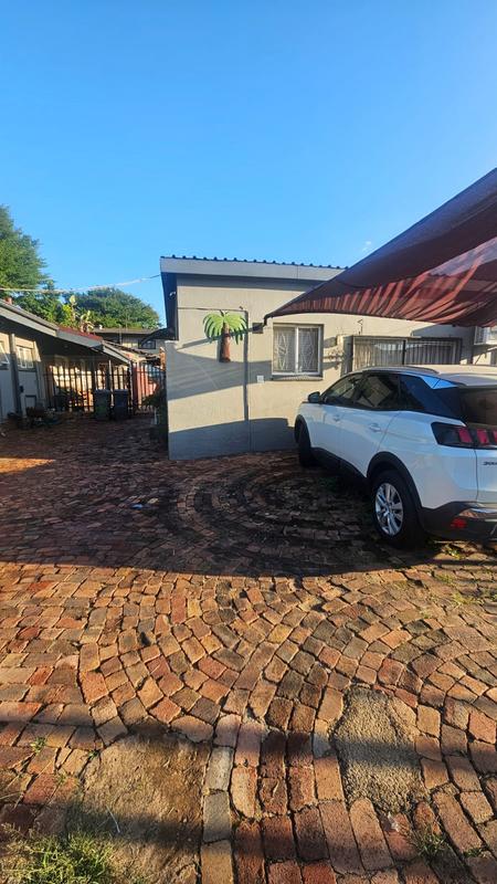 5 Bedroom Property for Sale in Mountain View Gauteng