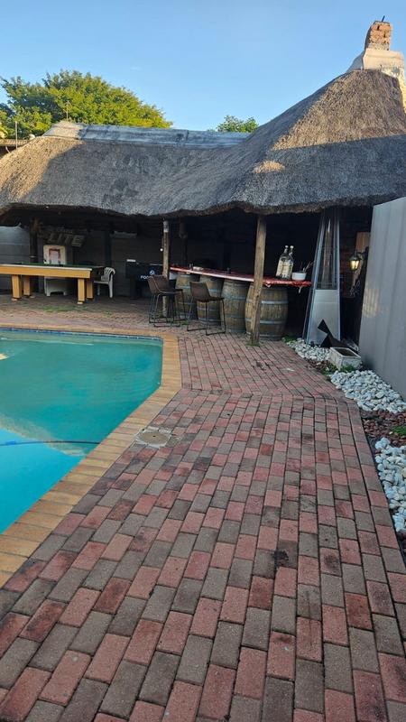 5 Bedroom Property for Sale in Mountain View Gauteng