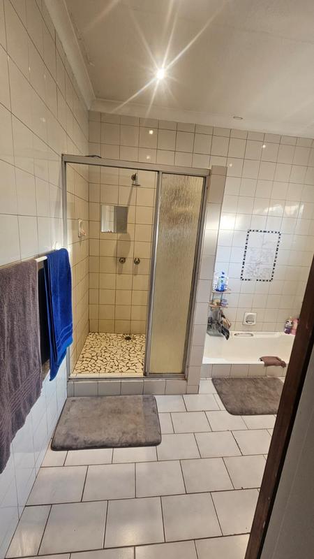 5 Bedroom Property for Sale in Mountain View Gauteng