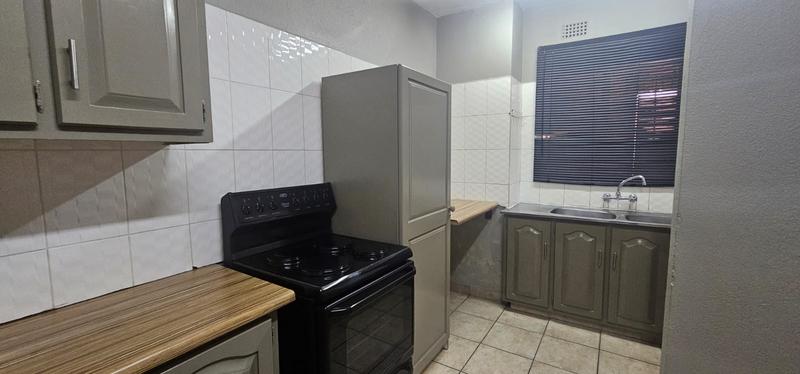 To Let 2 Bedroom Property for Rent in Sandhurst Gauteng