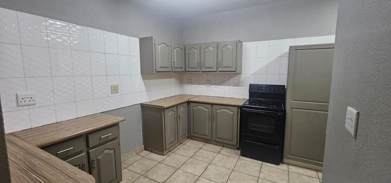 To Let 2 Bedroom Property for Rent in Sandhurst Gauteng