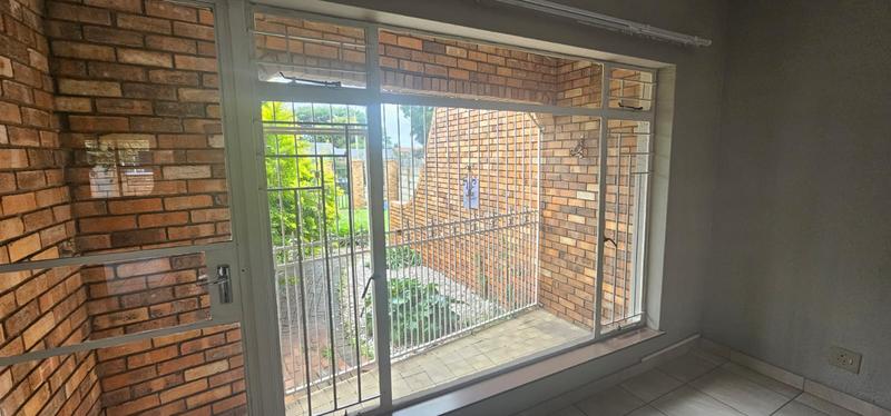 To Let 2 Bedroom Property for Rent in Sandhurst Gauteng