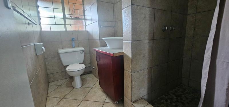 To Let 2 Bedroom Property for Rent in Sandhurst Gauteng