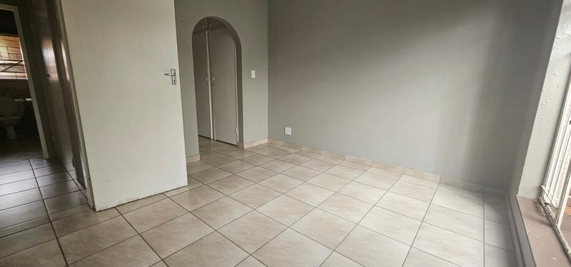 To Let 2 Bedroom Property for Rent in Sandhurst Gauteng