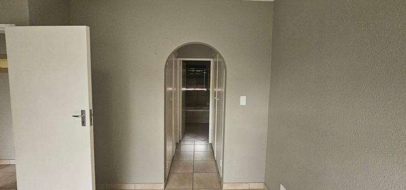 To Let 2 Bedroom Property for Rent in Sandhurst Gauteng