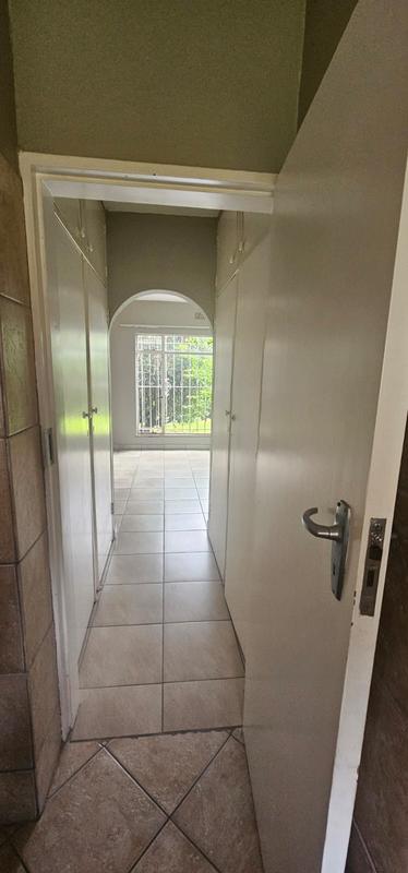 To Let 2 Bedroom Property for Rent in Sandhurst Gauteng