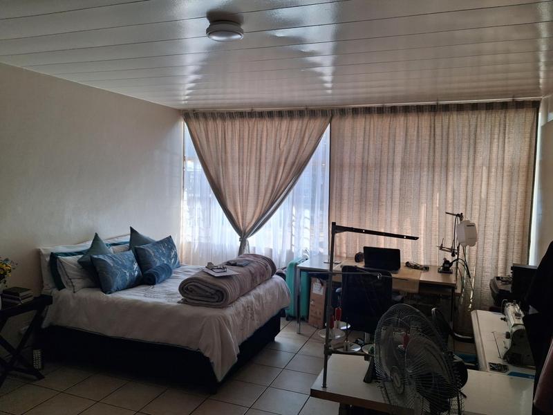To Let 1 Bedroom Property for Rent in Queenswood Gauteng
