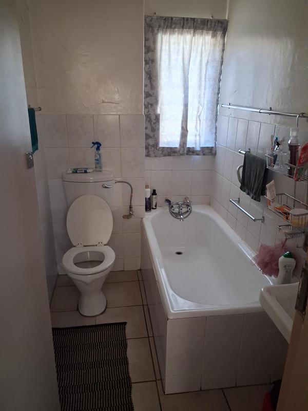 To Let 1 Bedroom Property for Rent in Queenswood Gauteng
