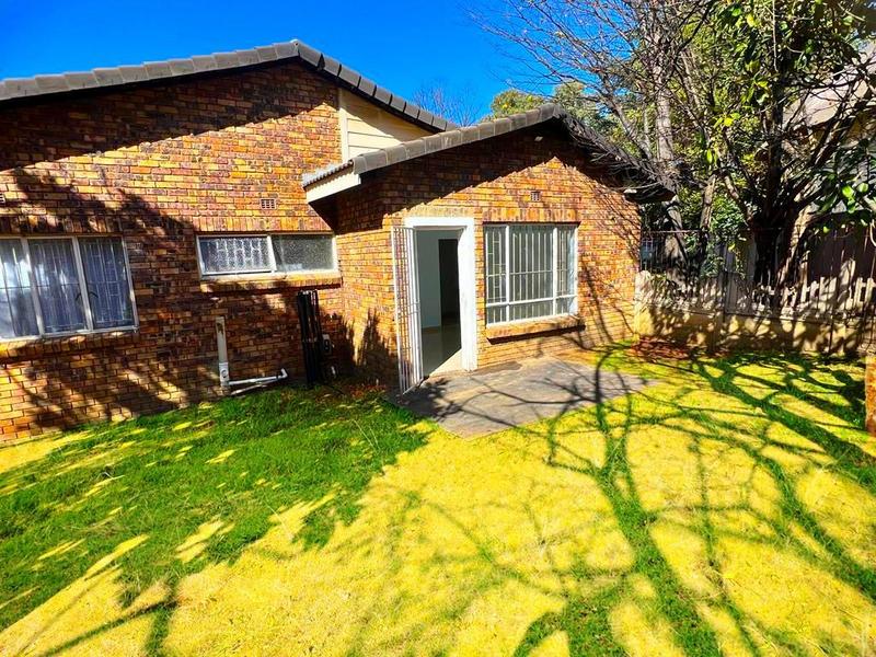 To Let 1 Bedroom Property for Rent in Buccleuch Gauteng