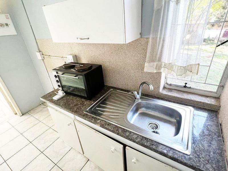 To Let 1 Bedroom Property for Rent in Buccleuch Gauteng