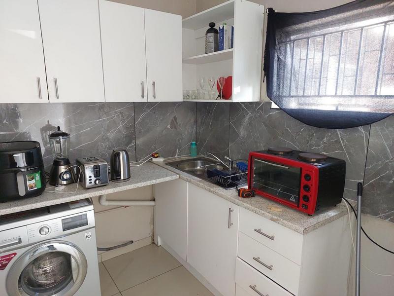 To Let 1 Bedroom Property for Rent in Buccleuch Gauteng