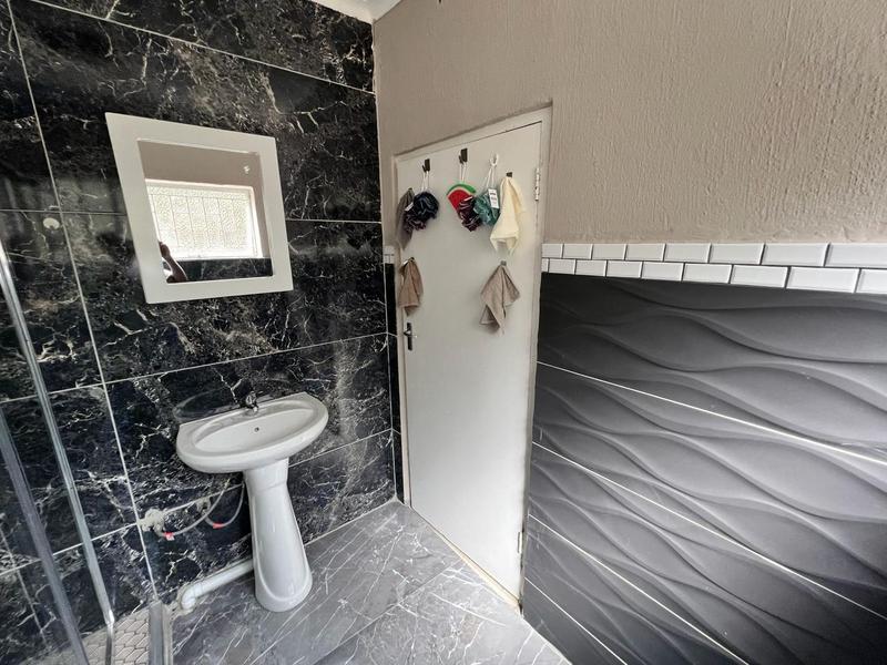 To Let 1 Bedroom Property for Rent in Buccleuch Gauteng