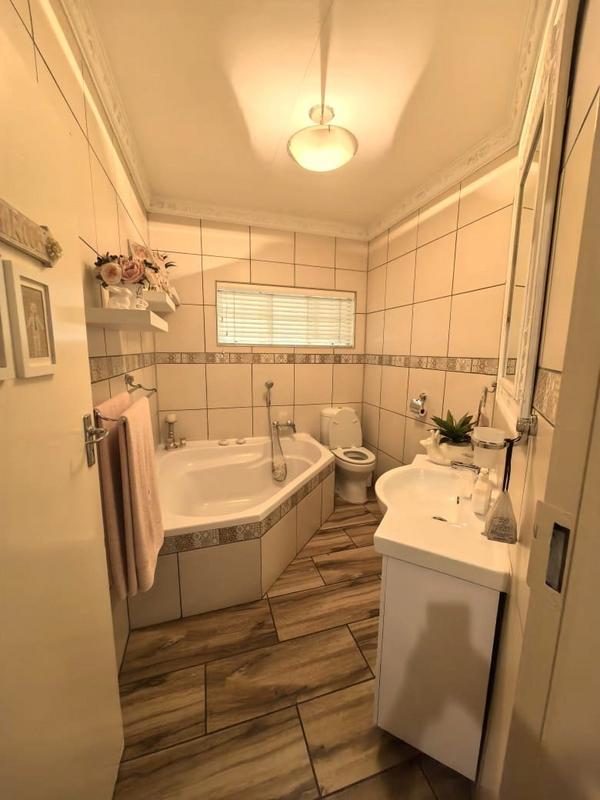 3 Bedroom Property for Sale in Lindhaven Gauteng
