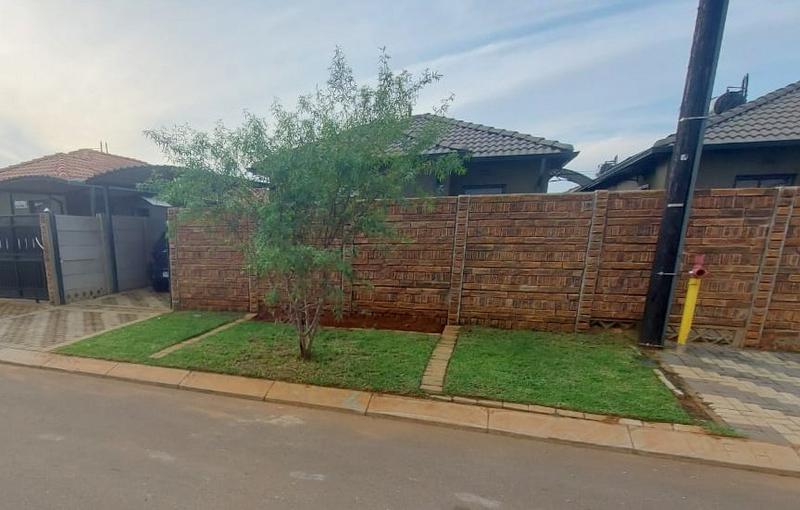 2 Bedroom Property for Sale in Protea Glen Gauteng