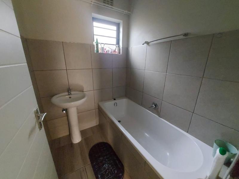 2 Bedroom Property for Sale in Protea Glen Gauteng