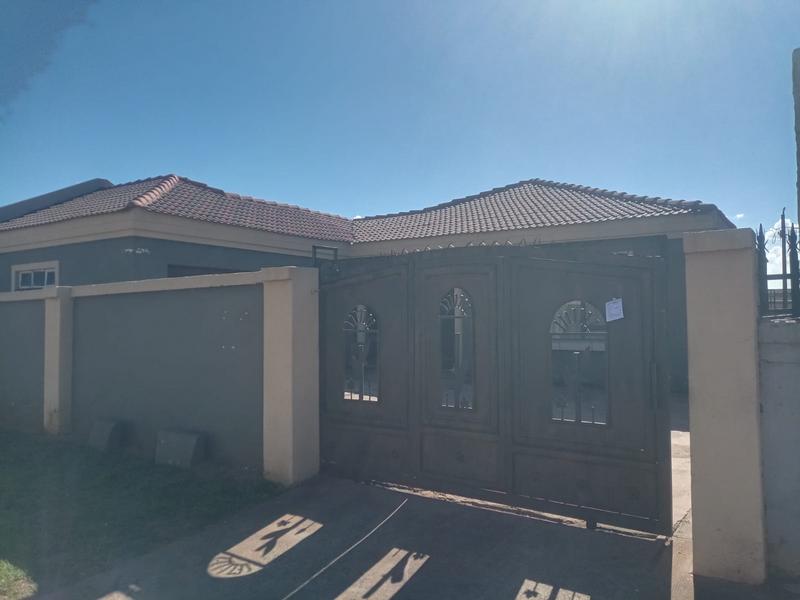 4 Bedroom Property for Sale in Siluma View Gauteng