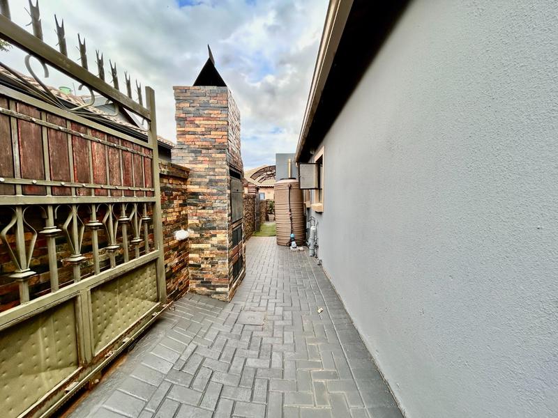4 Bedroom Property for Sale in Amandasig Gauteng