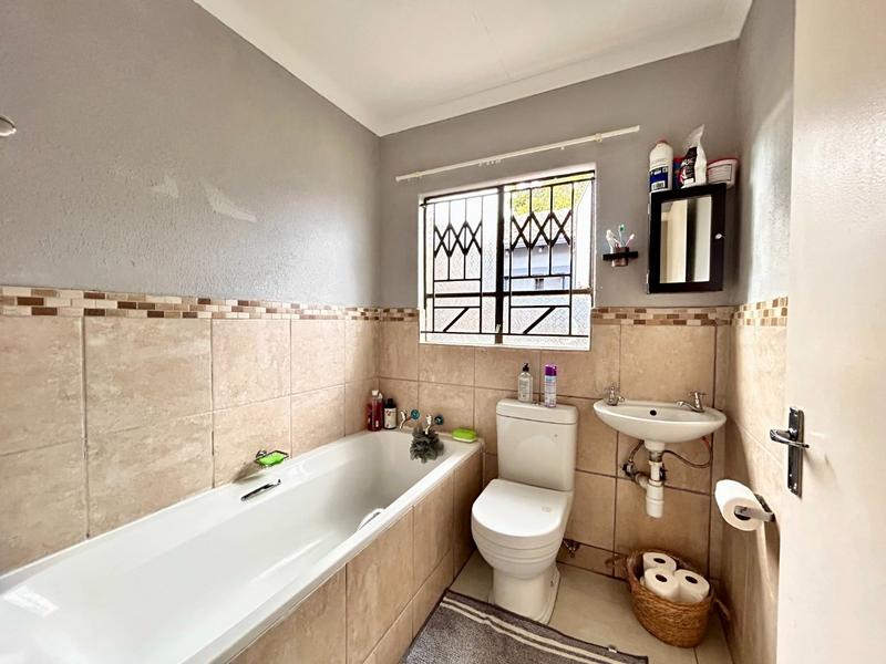 4 Bedroom Property for Sale in Amandasig Gauteng