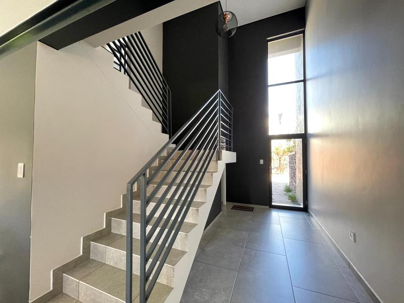 To Let 3 Bedroom Property for Rent in Crowthorne Gauteng