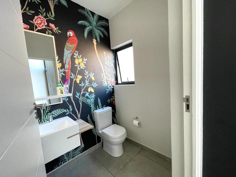 To Let 3 Bedroom Property for Rent in Crowthorne Gauteng