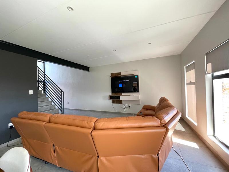 To Let 3 Bedroom Property for Rent in Crowthorne Gauteng