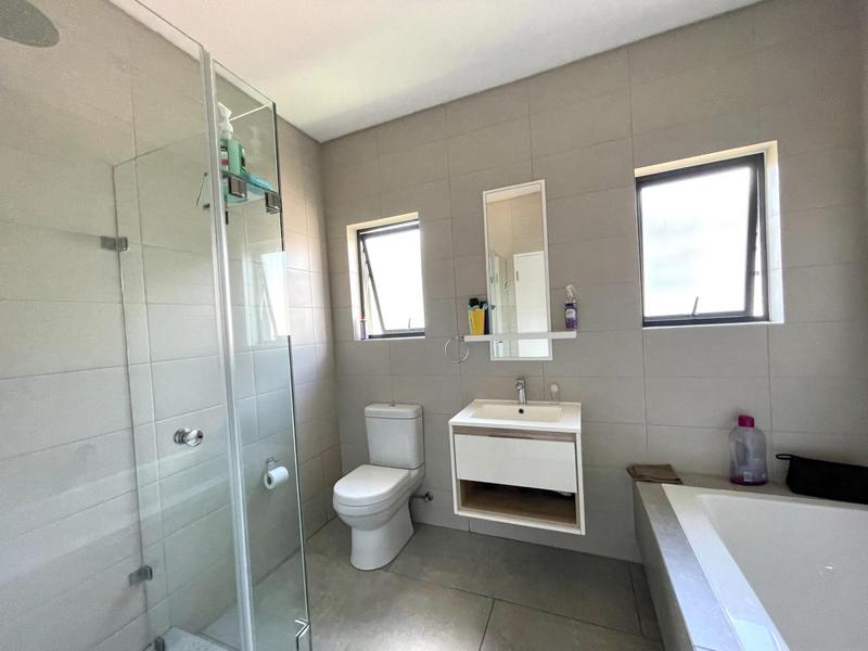 To Let 3 Bedroom Property for Rent in Crowthorne Gauteng
